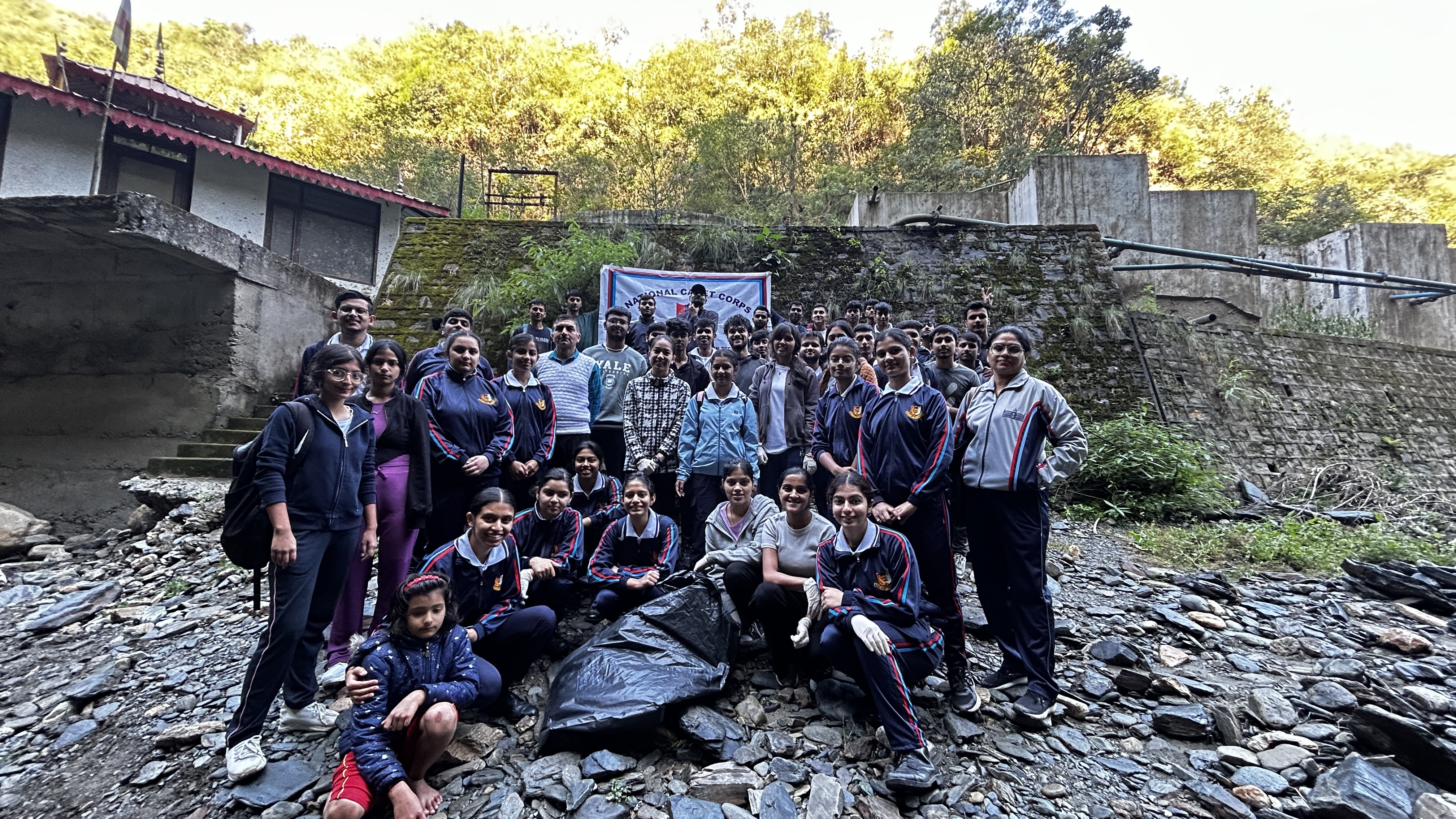 29-10-2023: A campaign to clean the water bodies near Ghambheshwar Temple