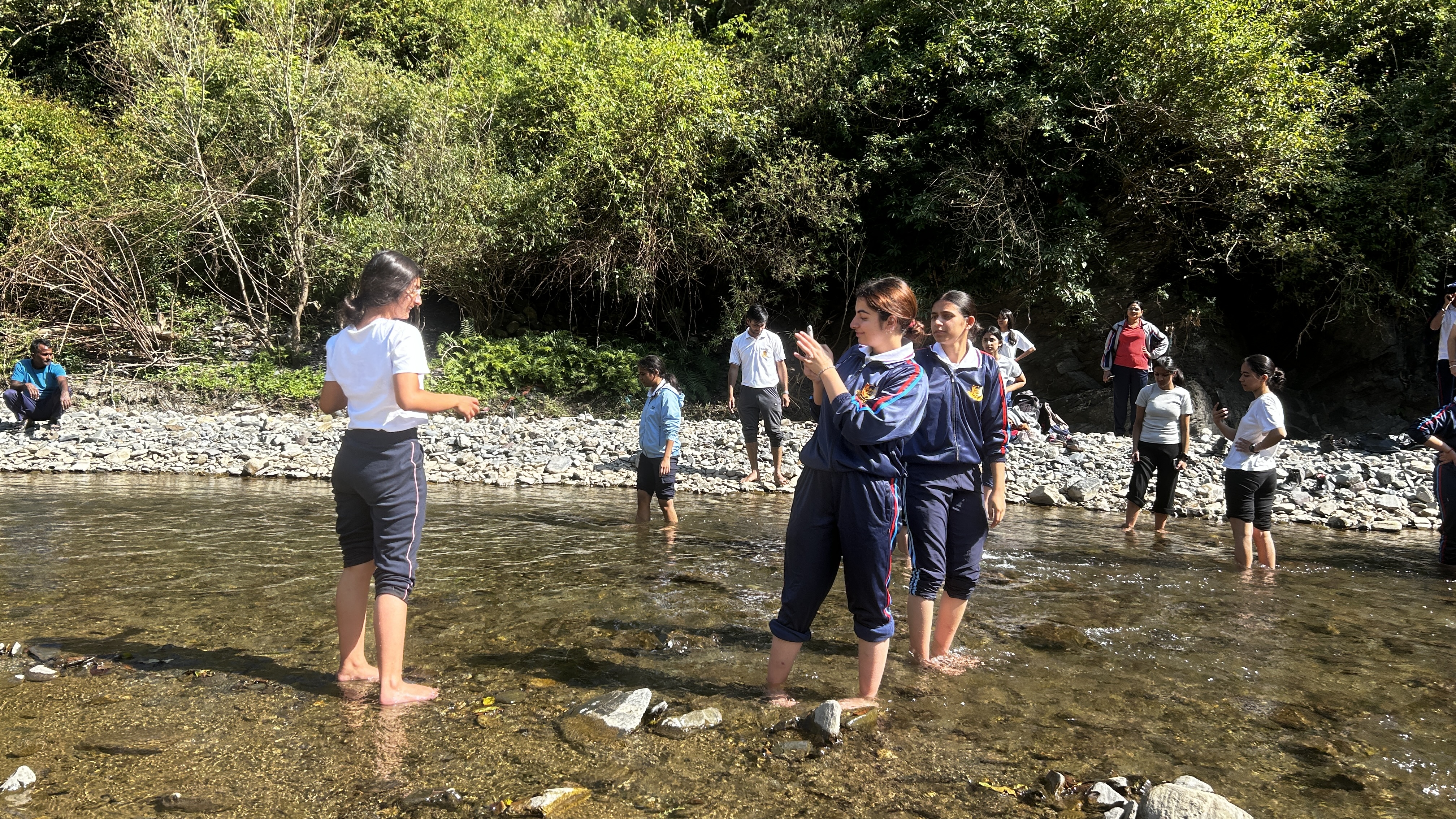 29-10-2023: A campaign to clean the water bodies near Ghambheshwar Temple