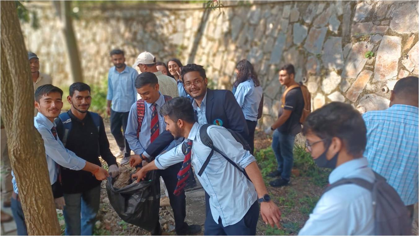 Students of Department of Civil Engineering, JUIT participated in Cleaning Drive on Gandhi Jayanti 2022